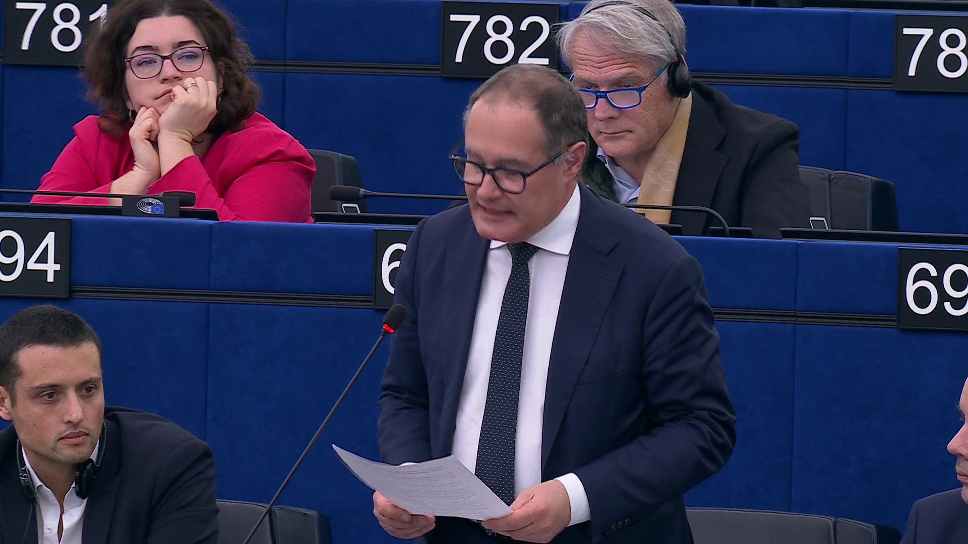 One round of political group speakers on the CIRIANI and DÜPONT reports (establishment of list of safe countries of origin and application of "safe third country" concept)